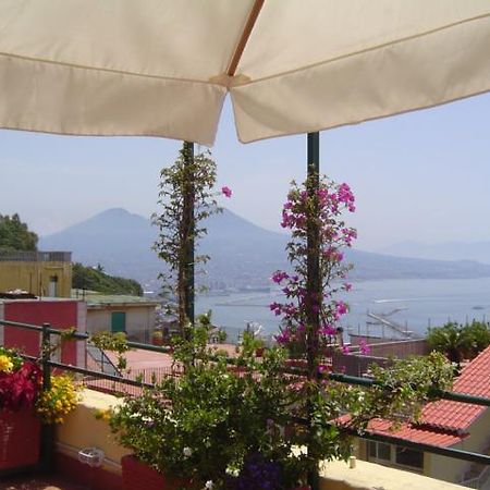 Una Terrazza Sul Golfo Napoli Bagian luar foto