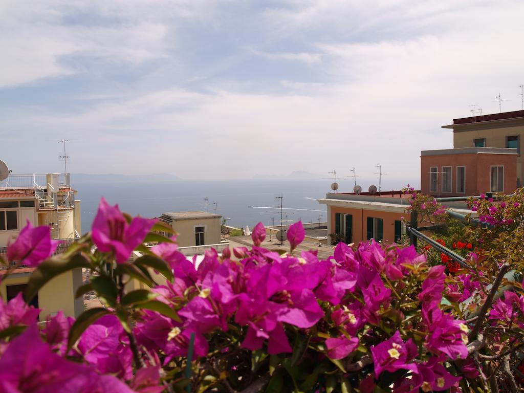 Una Terrazza Sul Golfo Napoli Ruang foto