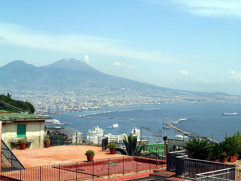 Una Terrazza Sul Golfo Napoli Bagian luar foto