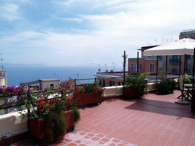 Una Terrazza Sul Golfo Napoli Ruang foto